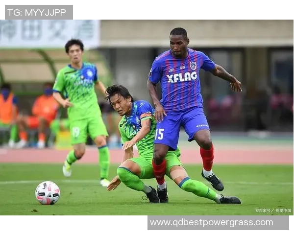 长崎成功丸与名古屋鲸八激战回顾球迷热情高涨的精彩瞬间